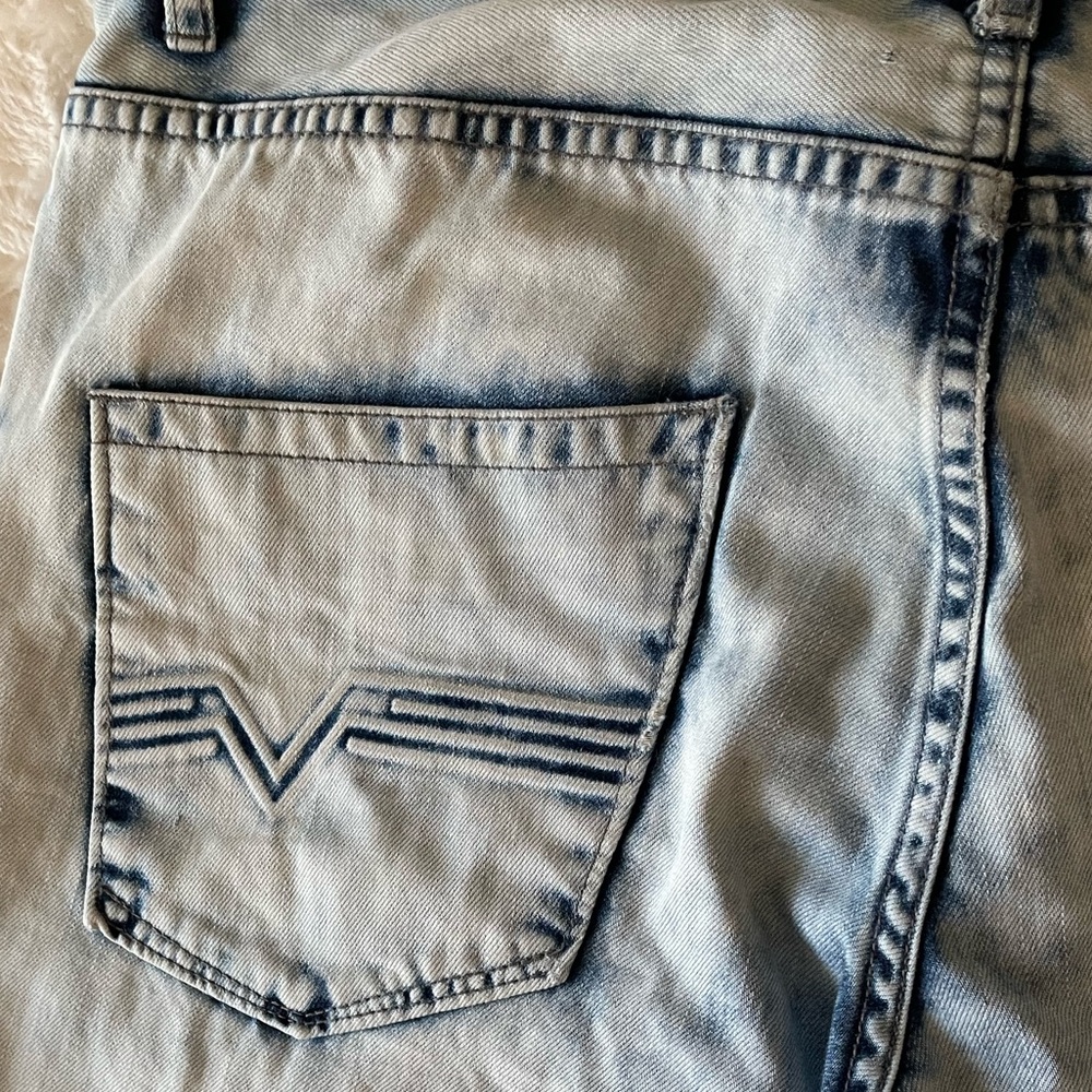 I.N.C International, Men’s pre-owned blue washed distressed jeans W34XL32. - Picture 11 of 14